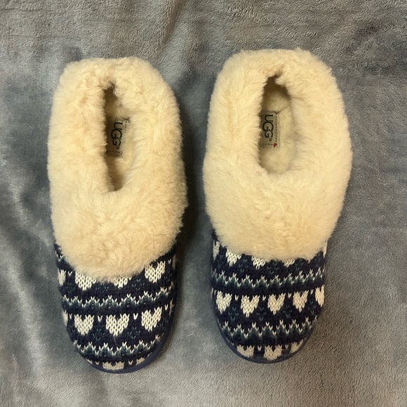 Women’s Ugg blue heart slip Ons size 5 - Picture 3 of 8